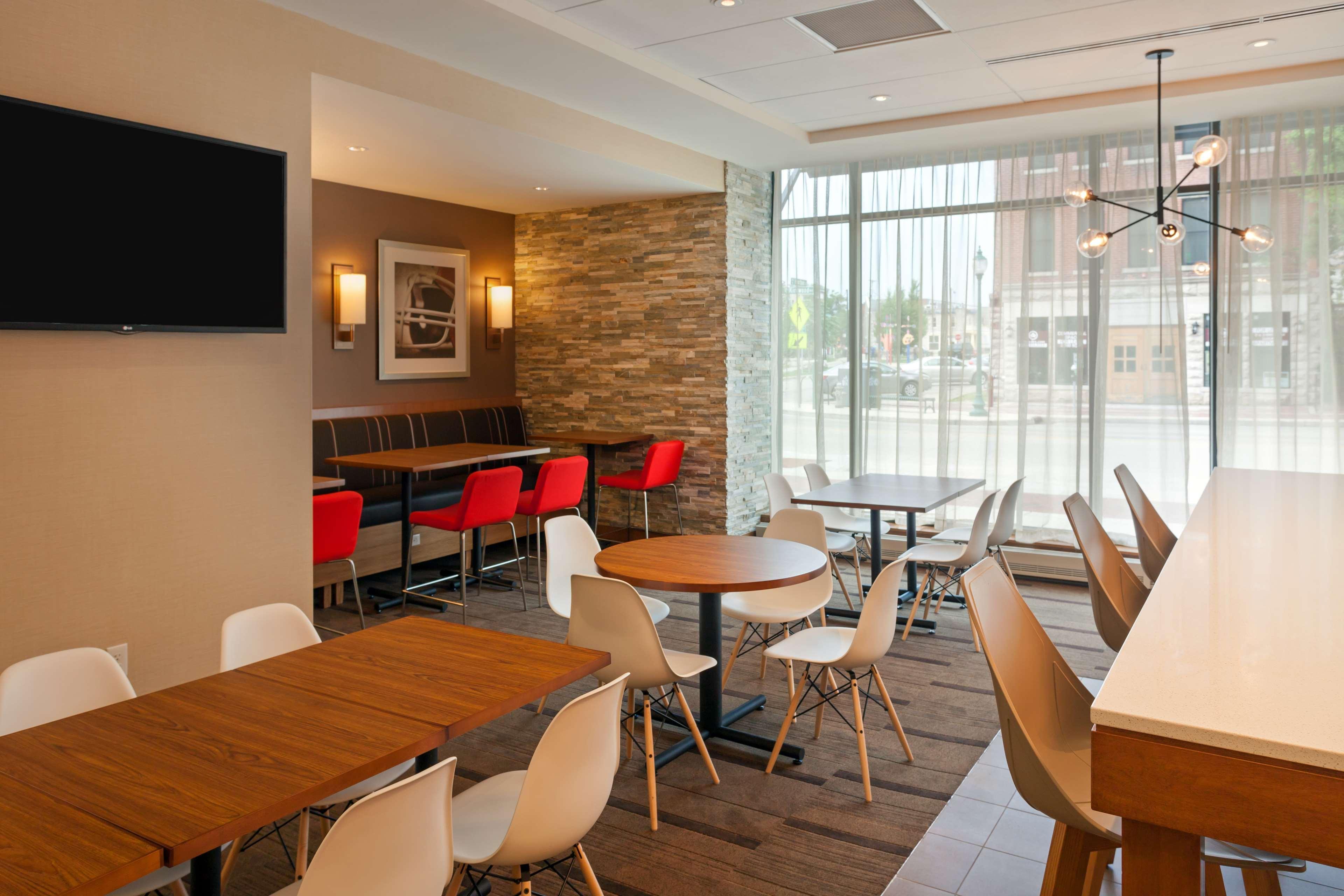 Hyatt Place Bloomington Indiana Buitenkant foto